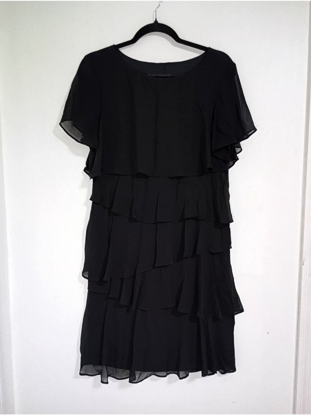 Chetta B Black Tiered Ruffle Dress With Sheer Flutter Sleeves Womens Size 8